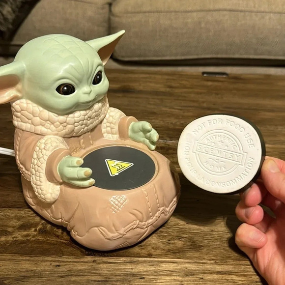 SCENTSY Home Star Wars The Mandalorian Baby Yoda,The Child Wax Melt Warmer - Picture 12 of 12